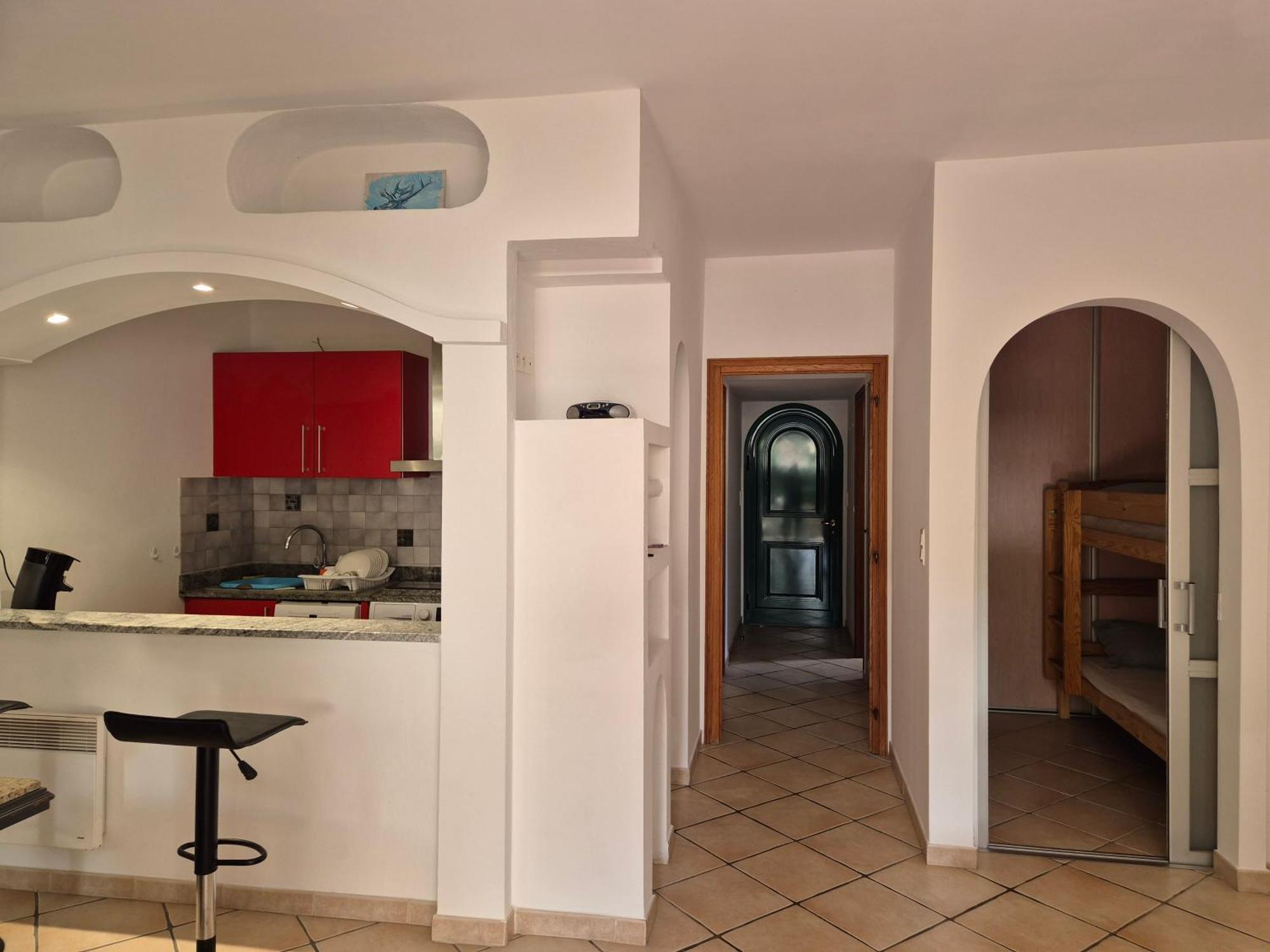 Joli Appartement Climatise Avec Terrasse A Moin 10 Minutes A Pieds De La Plage กาลวี ภายนอก รูปภาพ